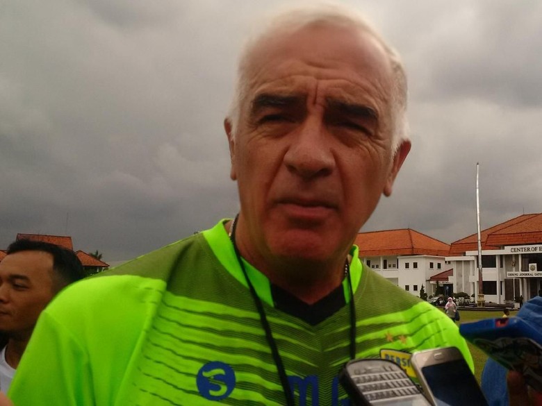 Tunggu Ketegasan Komdis, Persib Langsung Fokus ke Laga Berikutnya Tunggu Ketegasan Komdis, Persib Langsung Fokus ke Laga Berikutnya