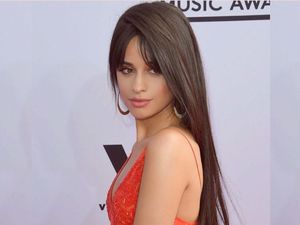Camila Cabello Pakai Masker Murah Meriah agar Kulit Tetap Cantik Camila Cabello Pakai Masker Murah Meriah agar Kulit Tetap Cantik
