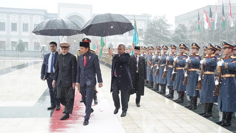 Jokowi Tolak Pakai Rompi Antipeluru Saat di Afghanistan