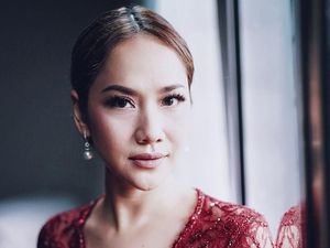 Foto: Cantiknya BCL Berkebaya Lasem di Pernikahan Adik Iparnya dengan Yuna