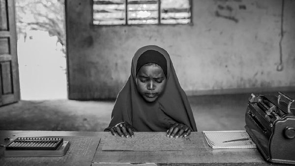 Karya Jawara Kontes Foto Hitam Putih yang Memukau