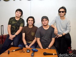 Lirik dan Chord On The Phone oleh Sheila on 7