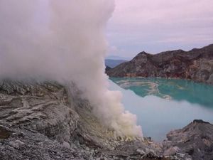 Sejarah Kawah Ijen hingga Membentuk Api Biru