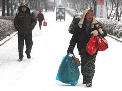 Bikin Hati Meleleh, Pria 60 Tahun Jalan 40 Km Demi Belikan Istri Baju Baru