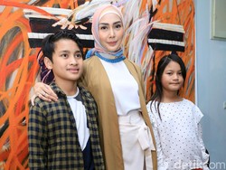 Sudah Berhijab, Fenita Arie akan Pergi Umrah Bareng Keluarga