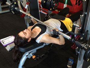 Gaya Artis Cantik Berdarah Arab Nabila Syakieb Saat Sedang Olahraga