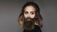 Lucu! Penampilan Seleb Cantik dengan Kumis dan Jenggot