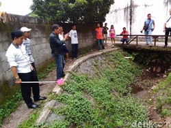 Polisi Periksa Air Warga Kediri yang Diduga Tercemar Limbah Pabrik