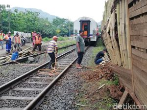 Tebing Longsor Sempat Ganggu Perjalanan KA di Daop 5 Purwokerto