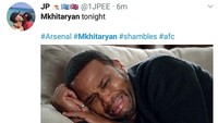 Menangislah Mkhitaryan jika itu membuatmu lega karena melewati debut bersama Arsenal dengan kekalahan. (Foto: Twitter @1JPEE)