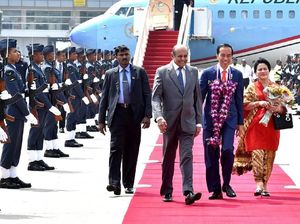7 Gaya Iriana Jokowi Padukan Batik dan Tas Dior Puluhan Juta Rupiah 7 Gaya Iriana Jokowi Padukan Batik dan Tas Dior Puluhan Juta Rupiah