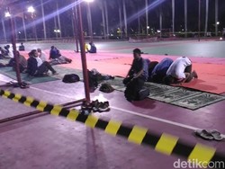 Warga Berdatangan ke Lapangan Monas untuk Salat Gerhana Berjamaah