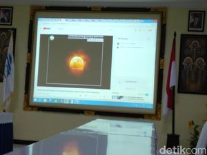 Awan Tebal Selimuti Bali, Warga Live Streaming Gerhana Bulan