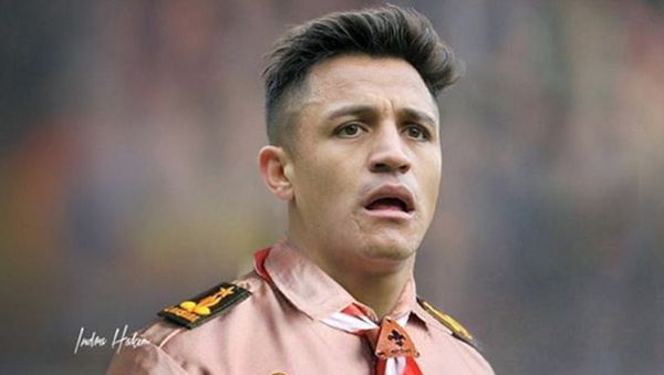Alexis Sanchez Berjersey Pramuka, Harry Styles Jajan di Angkringan