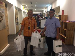 Bapak Ini Rogoh Rp 6 Juta Borong Sepatu Clarks Sebelum Tutup Bapak Ini Rogoh Rp 6 Juta Borong Sepatu Clarks Sebelum Tutup