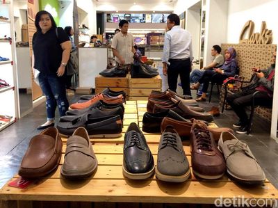 Buruan! Toko Sepatu Clarks Diskon hingga 80% Jelang Tutup