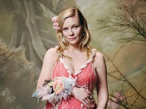 Kirsten Dunst Pamer Foto Hamil