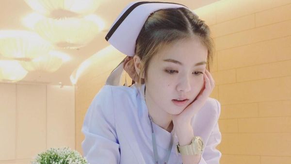 Foto: May Pim, Perawat Cantik Asal Thailand yang Bikin Heboh Jagat Maya