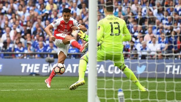 Alexis Sanchez Gemar Bikin Gol di Wembley