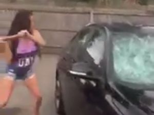 Gara-gara Pelakor, Mobil-mobil Ini Hancur