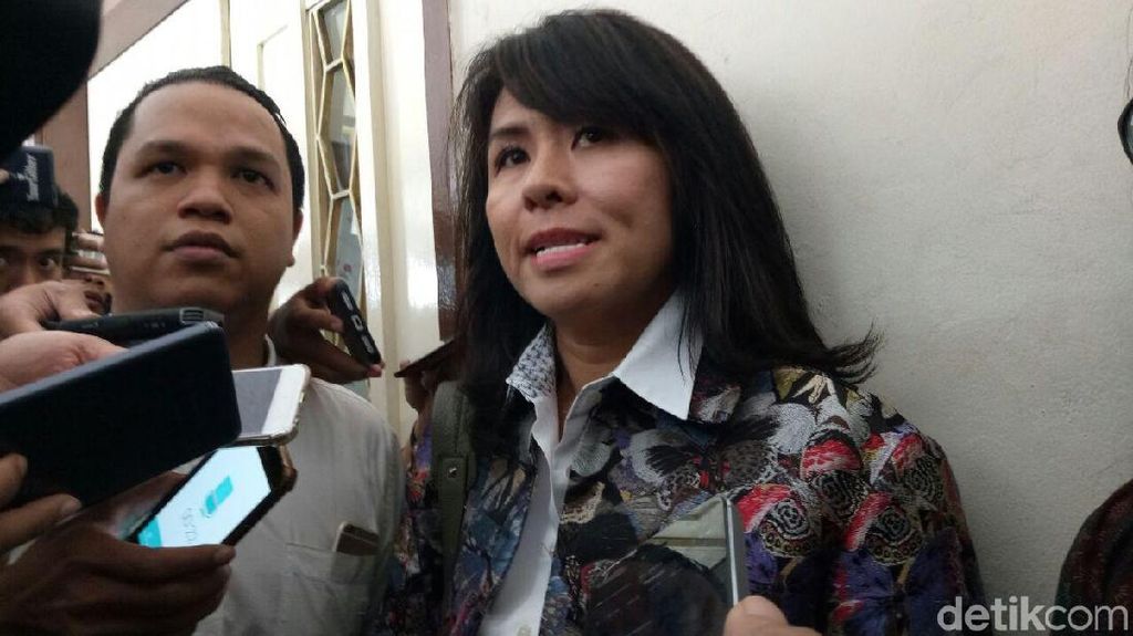 Foto: Adik Wakili Ahok di Sidang Perdana Cerai Foto: Adik Wakili Ahok di Sidang Perdana Cerai