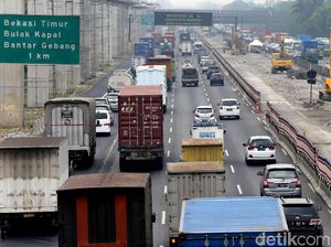 92 Ribu Kendaraan Diprediksi Melintas di Tol Cikampek Hari Ini 92 Ribu Kendaraan Diprediksi Melintas di Tol Cikampek Hari Ini