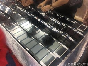 Polisi Sita 170 HP dari 10 Driver Grab Pengantar Tuyul Polisi Sita 170 HP dari 10 Driver Grab Pengantar Tuyul