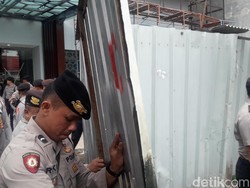 Usai Digeruduk Calon Jemaah, Kantor SBL Ditutup Polisi