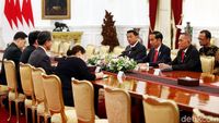 Presiden Jokowi Bertemu Menhan Korsel di Istana