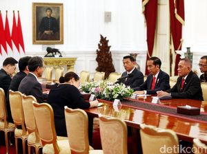 Presiden Jokowi Bertemu Menhan Korsel di Istana