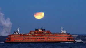 Potret Super Blue Blood Moon di New York hingga Beijing