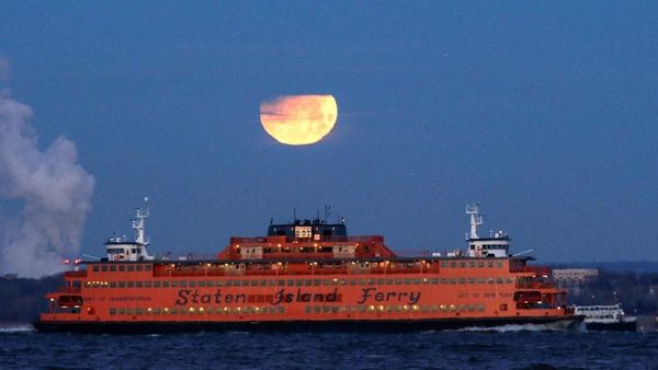Potret Super Blue Blood Moon di New York hingga Beijing