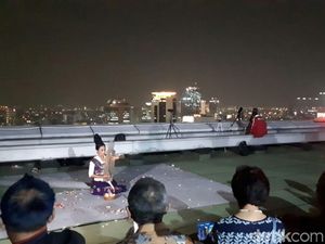 Pertunjukan Ayu Laksmi Hibur Menteri Pariwisata Saat Gerhana Bulan