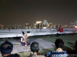 Pertunjukan Ayu Laksmi Hibur Menteri Pariwisata Saat Gerhana Bulan