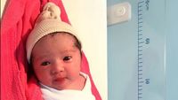 Lucunya Bayi Andi Soraya Sudah Sadar Kamera