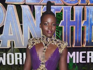 Foto: Premier Black Panther, Lupita Nyongo Unik dengan Rambut Antena Foto: Premier Black Panther, Lupita Nyongo Unik dengan Rambut Antena