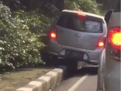 Astaga, Trotoar Juga Diserobot Mobil