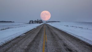 Karya Indah Jawara Kontes Foto Cahaya Bulan