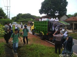 BBM Langka, Pelajar Karimunjawa Diantar Mobil Dinas Forkompincam