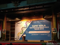 Luhut ke BPPT: Harus Terlibat Mobil Listrik dan Teknologi Garam