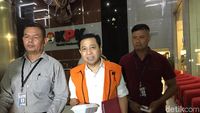 Foto: Usai Diperiksa KPK, Setya Novanto Bawa Nasi Kotak
