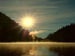 Mentari pagi bersama kehangatan