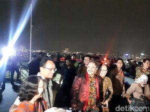 Nonton Gerhana Bulan, Menteri Pariwisata: Wah, Mendung Ya