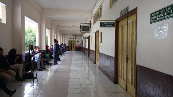 Foto: Suasana di PN Jakut Jelang Sidang Cerai Perdana Ahok-Vero