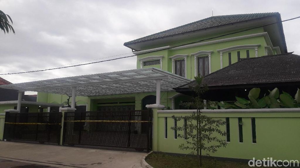 Begini Mewahnya Rumah Bos SBL yang Tipu 12 Ribu Jemaah Umrah Begini Mewahnya Rumah Bos SBL yang Tipu 12 Ribu Jemaah Umrah