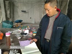 Pria Ini Hidup di Kolong Jembatan 10 Tahun Demi Temukan Rumus Menang Lotre