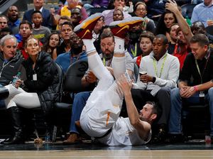 Kevin Love Alami Patah Tangan