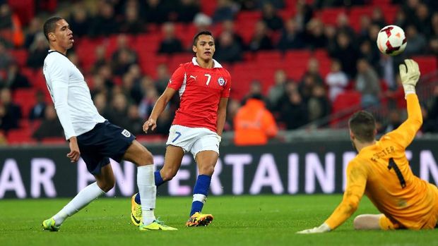 Alexis Sanchez Gemar Bikin Gol di Wembley