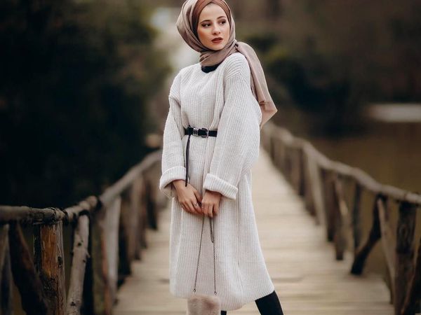 Gaya Hijab Untuk Tubuh Mungil ala Hijabers Turki Senasura