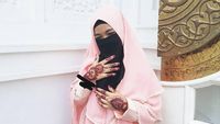 7 Gaya Hijab Cadar Adik Taqi Malik yang Populer di Instagram
